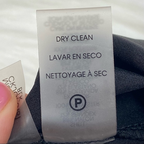 Calvin Klein Stretch Skinny
Pants
Size 4 - Picture 12 of 14